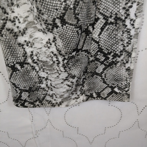 Fitted snakeskin print dress - Picture 5 of 8